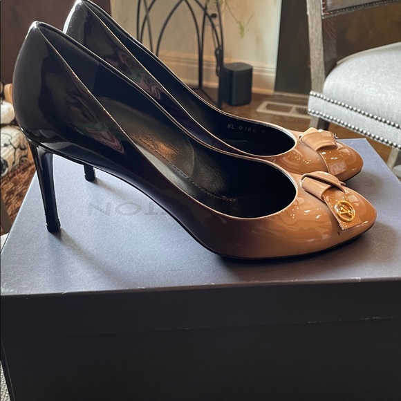 Louis Vuitton Patent Leather Fiancée Pumps With Box - Picture 4 of 16